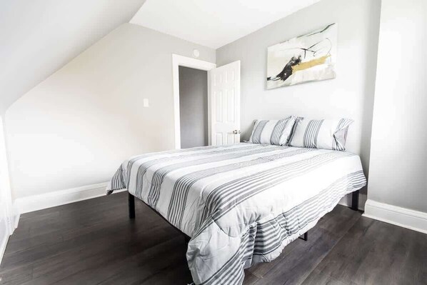 1 habitación, tabla de planchar con plancha, wifi y ropa de cama 