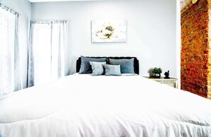 1 bedroom, iron/ironing board, WiFi, bed sheets - Modern 1BR 1BA Apartment close Falls and Casino (Niagara Falls)