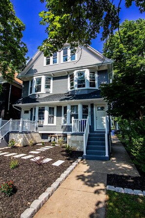 Exterior - Modern 1BR 1BA Apartment close Falls and Casino (Niagara Falls)