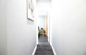 Interior - Modern 1BR 1BA Apartment close Falls and Casino (Niagara Falls)