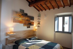 1 chambre, coffres-forts dans les chambres, fer et planche à repasser
