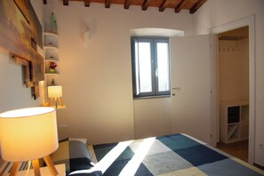 1 bedroom, in-room safe, iron/ironing board, travel cot