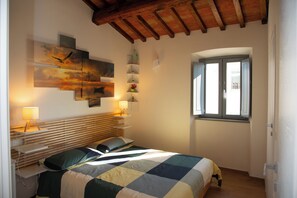 1 slaapkamer, een kluis op de kamer, een strijkplank/strijkijzer