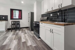 Geladeira, micro-ondas, fogão, cooktop