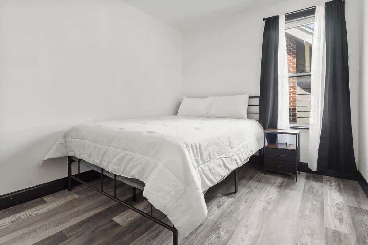 5 bedrooms, WiFi, bed sheets