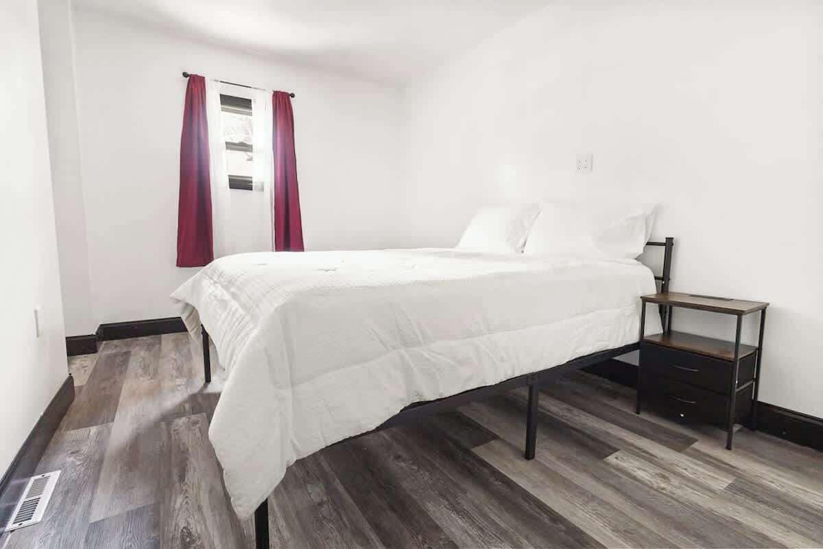 5 bedrooms, WiFi, bed sheets