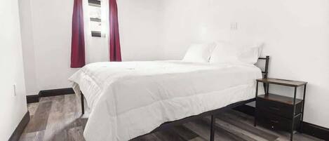 5 bedrooms, WiFi, bed sheets