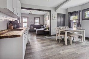 Interior - 6BR Vacation Spot-Minutes to Niagara Falls USA (Niagara Falls)