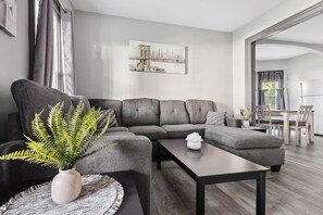 TV, offices - 6BR Vacation Spot-Minutes to Niagara Falls USA (Niagara Falls)