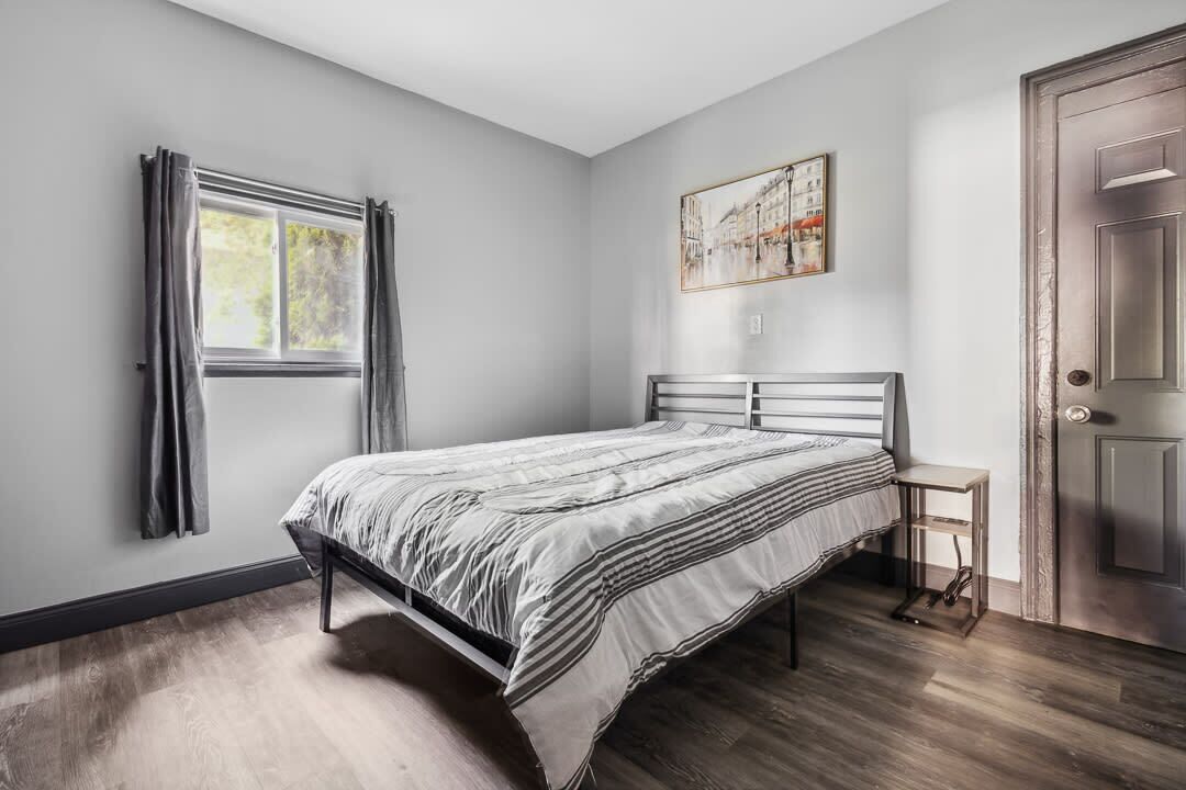 6 bedrooms, iron/ironing board, travel crib, WiFi