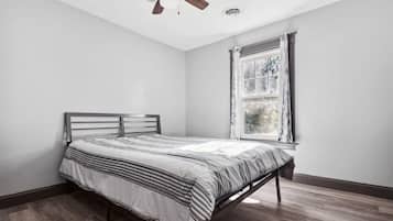 6 bedrooms, iron/ironing board, WiFi, bed sheets