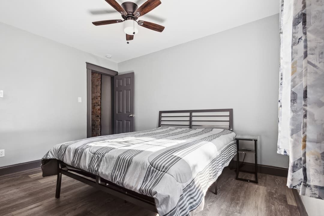 6 bedrooms, iron/ironing board, WiFi, bed sheets