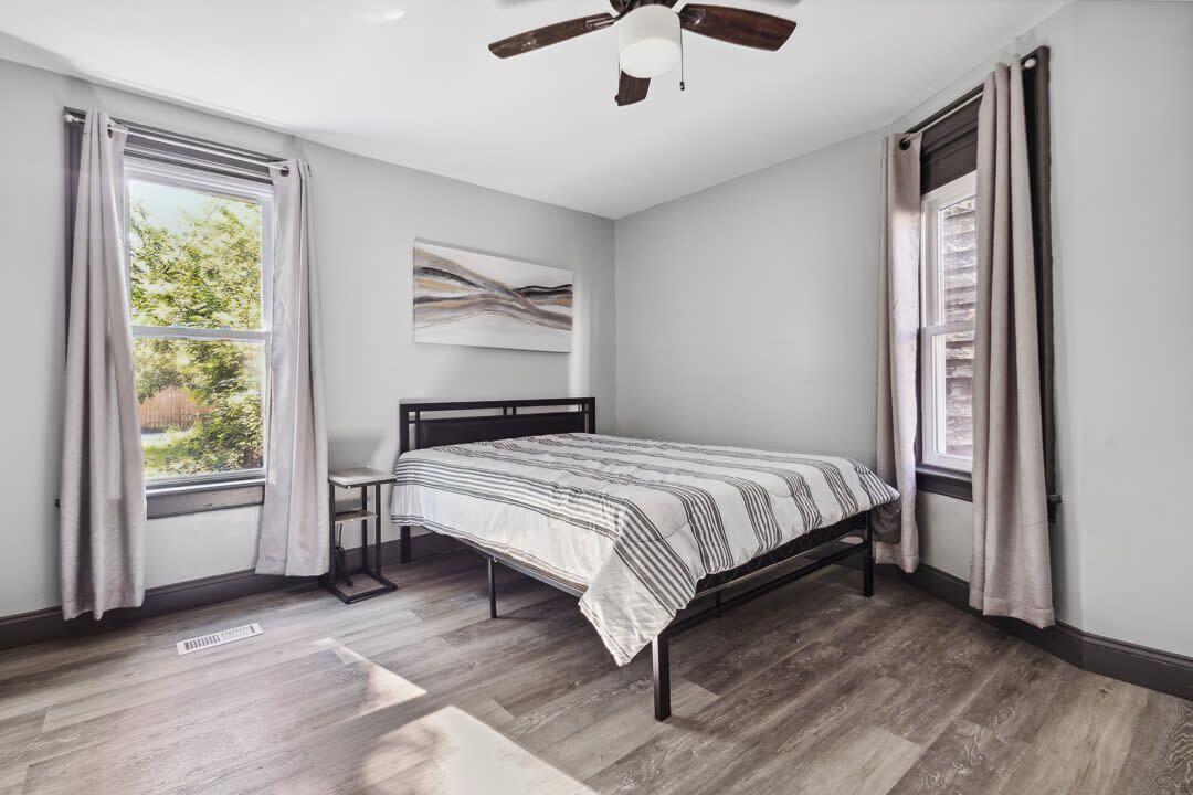 6 bedrooms, iron/ironing board, WiFi, bed sheets