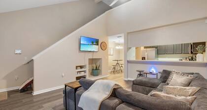 Renovated 2BR/2BA Near FSU, Pool & Wi‑Fi
