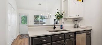 The Cozy Miss - Comfy Family-Friendly Southaven Bungalow - Peaceful Neighborhood