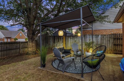 Cozy Miss - Comfy Family-Friendly Bungalow/Fenced Yard - Peaceful Neighborhood!