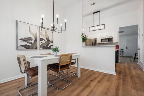 Cozy Miss - Comfy Family-Friendly Bungalow/Fenced Yard - Peaceful Neighborhood!