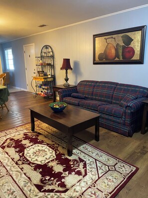 Smart TV - Charming 3-bedroom house with WiFi and AC in Nash (Nash)