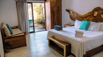 Safe på rommet, strykejern/-brett, wi-fi (inkludert) og sengetøy