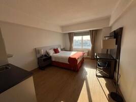 Schreibtisch, Bügeleisen/Bügelbrett, kostenloses WLAN, Bettwäsche