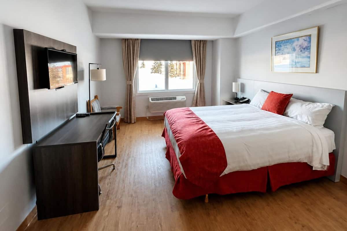 Executive Room, 1 Queen Bed, Non Smoking, City View