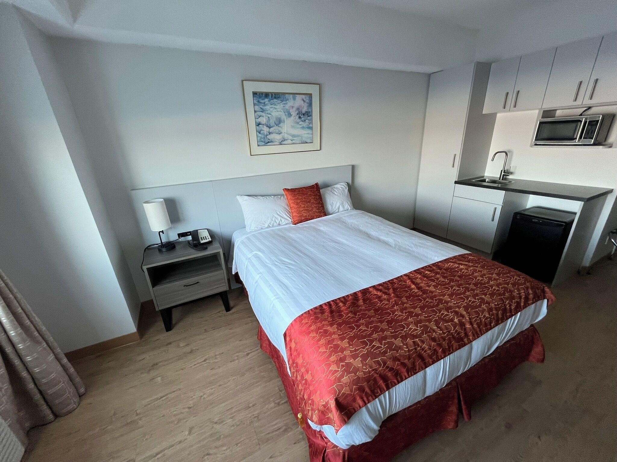 Studio, 1 Queen Bed, Non Smoking, Kitchenette