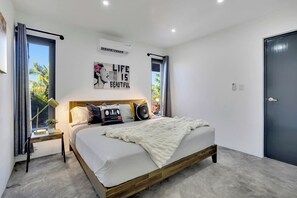 2 Schlafzimmer, Schreibtisch, Bügeleisen/Bügelbrett, Reisekinderbett