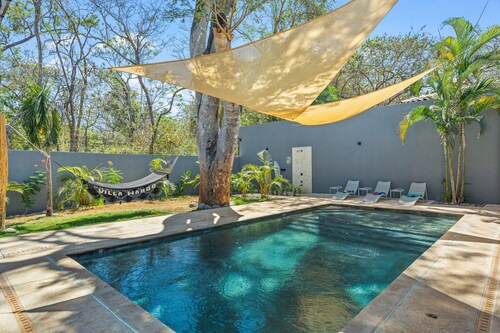 Villa Wahoo - Luxury 4BR Villa & Pool, Playa Grande Estates, 300m to the Beach