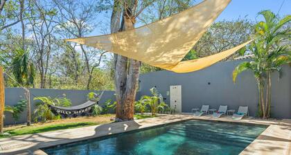 Villa Wahoo - Luxury 4BR Villa & Pool, Playa Grande Estates, 300m to the Beach
