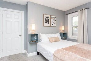 3 habitaciones, escritorio, tabla de planchar con plancha y wifi gratis