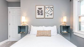 3 bedrooms, desk, iron/ironing board, free WiFi