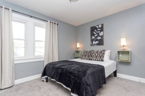 6 slaapkamers, een bureau, een strijkplank/strijkijzer, gratis wifi