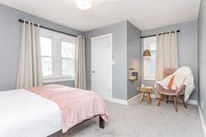 6 bedrooms, desk, iron/ironing board, free WiFi