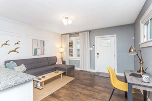 Smart TV, offices - Chic 3BR Getaway | 3 Queen Beds • Free Parking (Indianapolis)