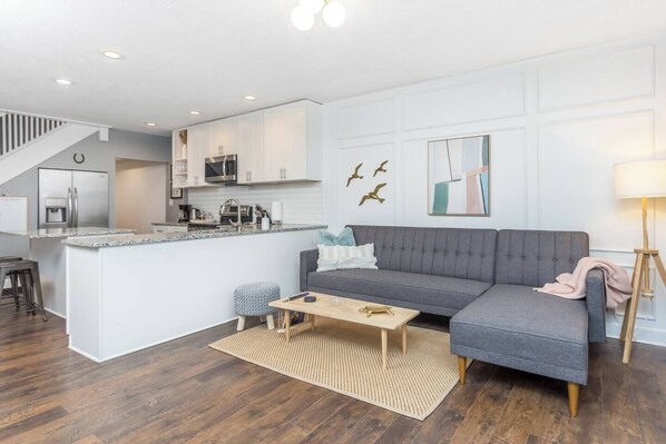 Smart TV, offices - Chic 3BR Getaway | 3 Queen Beds • Free Parking (Indianapolis)