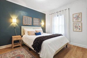 2 bedrooms, desk, iron/ironing board, WiFi