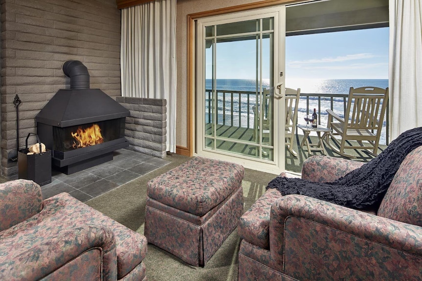 Premium King With Fireplace | Cavalier Oceanfront Resort | San Simeon Sights - San Simeon, CA