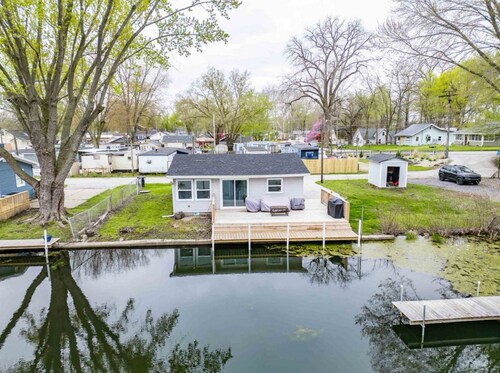 Cozy lakefront home on Big Barbee Lake