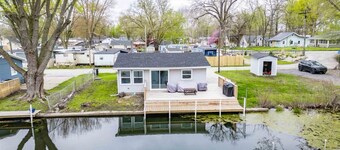 Cozy lakefront home on Big Barbee Lake