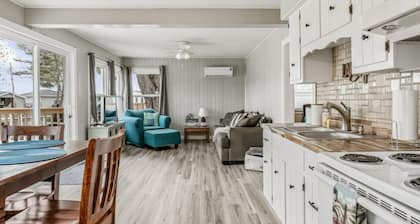 Cozy lakefront home on Big Barbee Lake