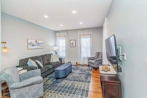 Smart TV - Lake Michigan Home Away From Home   Work • Relax • Stay Awhile (Racine)