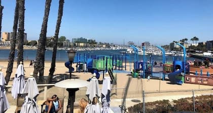 Oceanfront Bliss, Beach & Marina Views, Roomy 1BR