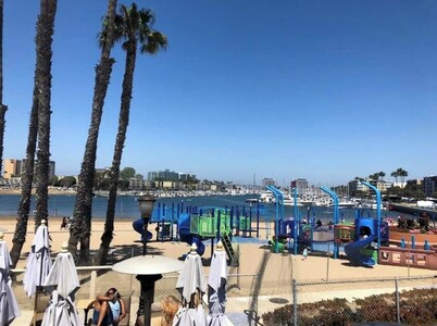 Oceanfront Bliss, Beach & Marina Views, Roomy 1BR