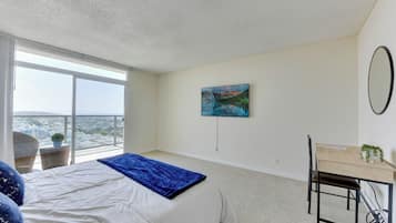 1 dormitorio, tabla de planchar con plancha, wifi y ropa de cama