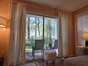 Smart TV, fireplace, offices - 1st Floor Plush Condo | W&D | Pool & Hot Tub (Myrtle Beach)