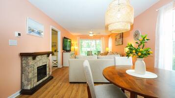 Smart TV, chimenea, estéreo