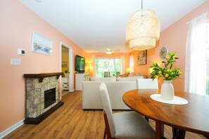 Smart TV, chimenea, estéreo