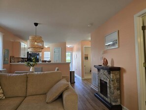 Smart TV, fireplace, offices - 1st Floor Plush Condo | W&D | Pool & Hot Tub (Myrtle Beach)