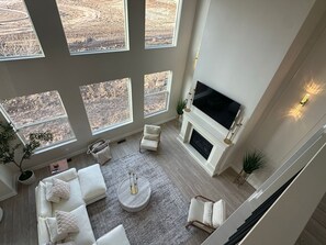 Smart TV, fireplace - Modern 6-Bedroom Luxury Estate Near Park City and Mayflower Resort (Daniel)