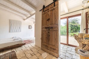 4 bedrooms, travel cot, WiFi, bed sheets - Villa Barbagallo – Your private oasis with pool, just minutes from the sea 🏖️ (Perd'e Sali)